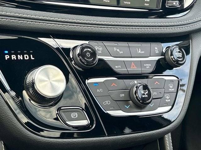 2025 Chrysler Pacifica Hybrid Select