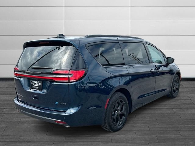2025 Chrysler Pacifica Hybrid Select