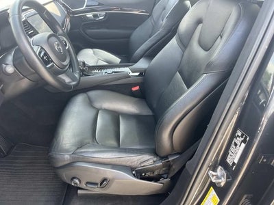 2016 Volvo XC90 T6 Momentum