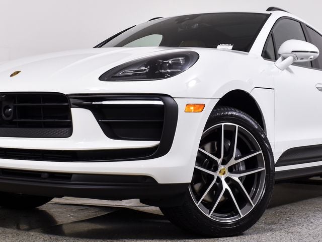 2025 Porsche Macan Base