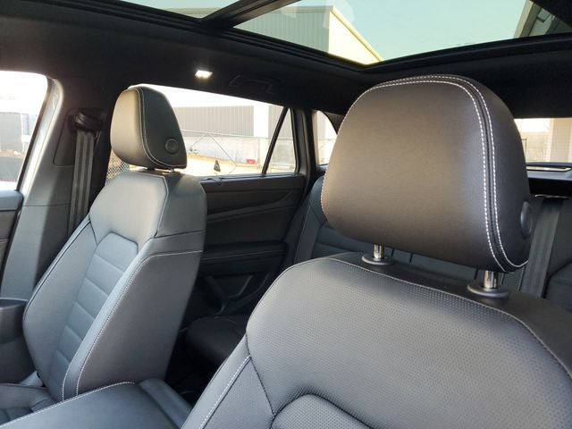 2026 Volkswagen Atlas Cross Sport 2.0T SEL R-Line Black