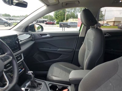 2025 Volkswagen Taos 1.5T SE Black