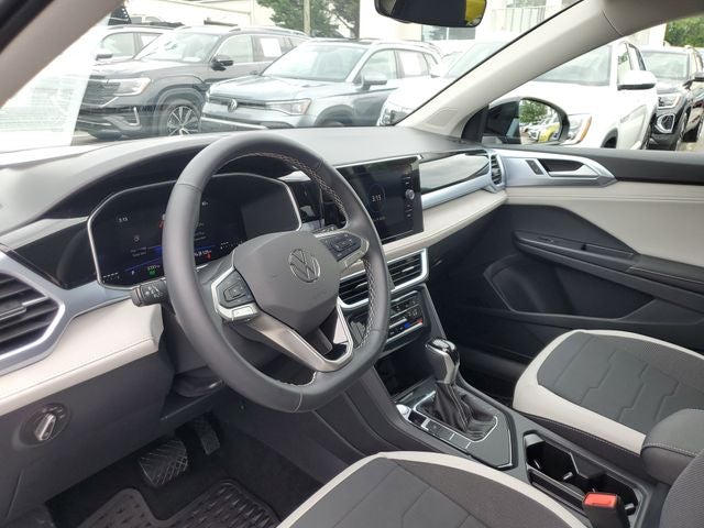 2025 Volkswagen Taos 1.5T SE