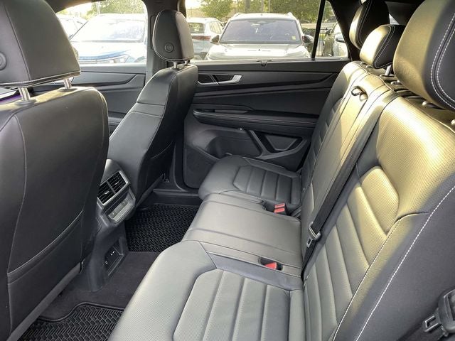 2024 Volkswagen Atlas Cross Sport 2.0T SEL R-Line