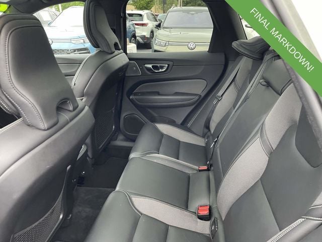 2023 Volvo XC60 B5 Ultimate Dark Theme