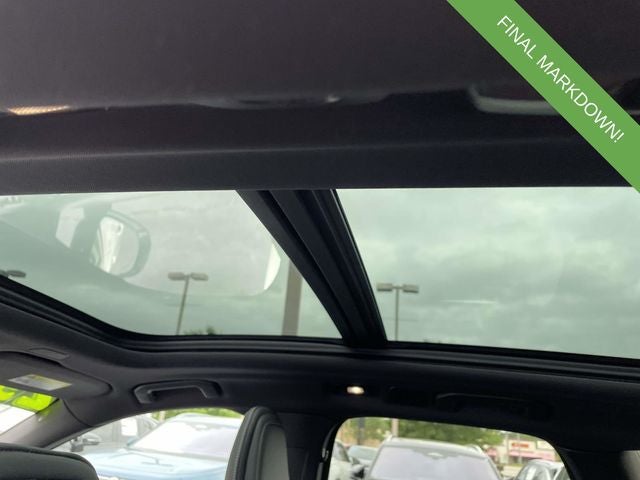2023 Volvo XC60 B5 Ultimate Dark Theme