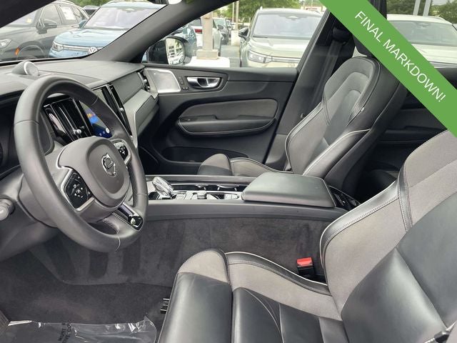 2023 Volvo XC60 B5 Ultimate Dark Theme