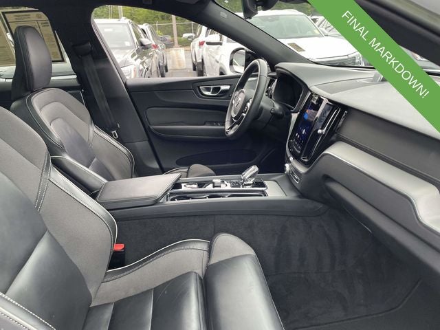 2023 Volvo XC60 B5 Ultimate Dark Theme