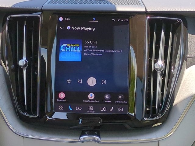 2024 Volvo XC60 Recharge Plug-In Hybrid Ultimate Dark Theme