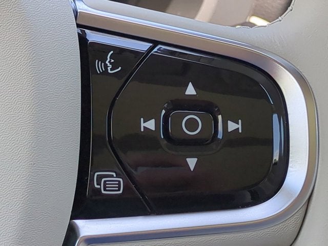 2024 Volvo XC60 Recharge Plug-In Hybrid Ultimate Dark Theme