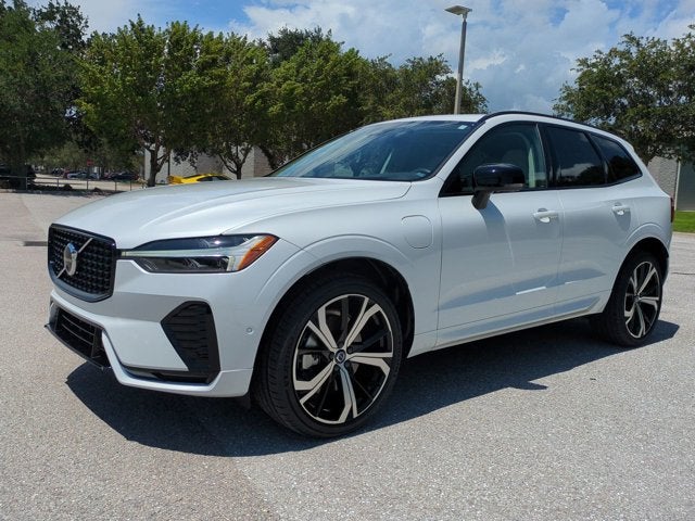2024 Volvo XC60 Recharge Plug-In Hybrid Ultimate Dark Theme