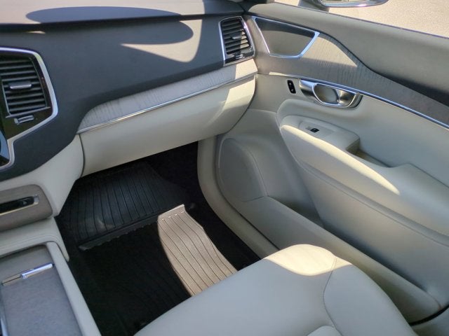 2025 Volvo XC90 Plug-In Hybrid Plus