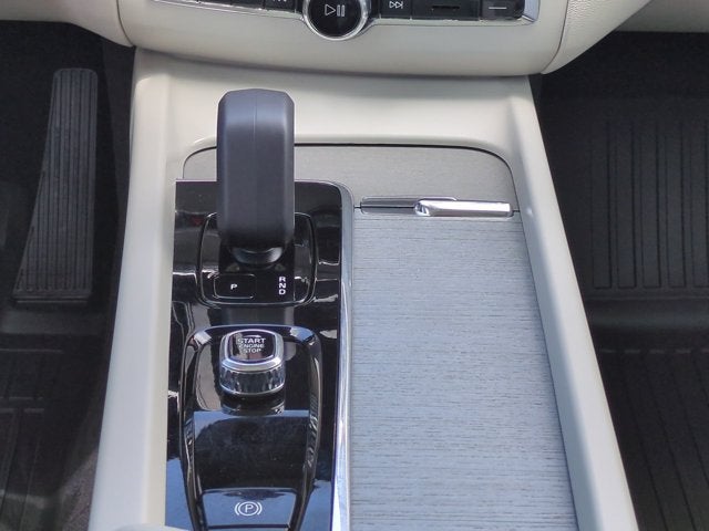 2025 Volvo XC60 Plug-In Hybrid Plus