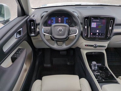 2023 Volvo XC40 Plus Bright Theme