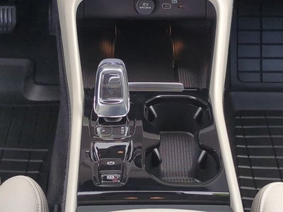 2023 Volvo XC40 Plus Bright Theme
