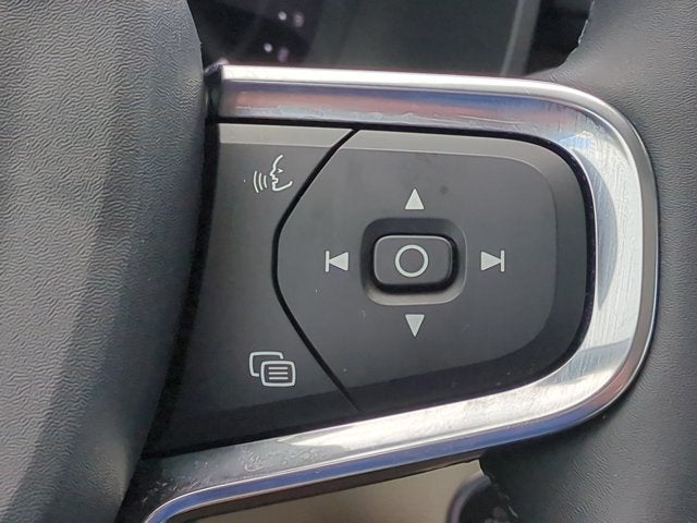 2023 Volvo XC40 Plus Bright Theme
