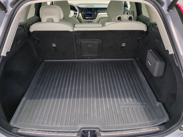 2023 Volvo XC60 Plus Bright Theme