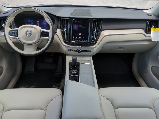 2023 Volvo XC60 Plus Bright Theme