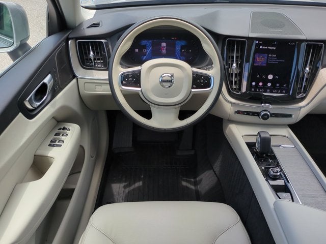 2023 Volvo XC60 Plus Bright Theme