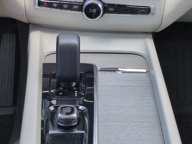 2023 Volvo XC60 Plus Bright Theme