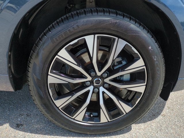 2023 Volvo XC60 Plus Dark Theme