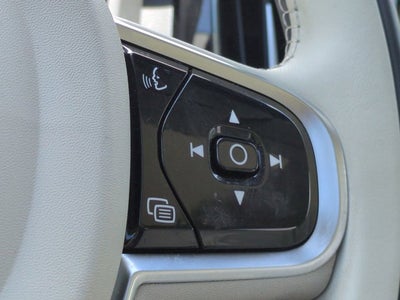 2023 Volvo XC60 Ultimate Bright Theme