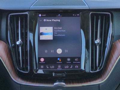 2023 Volvo XC60 Plus Bright Theme