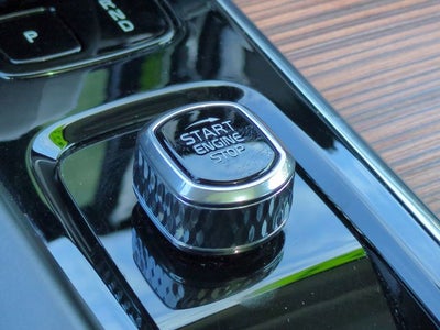 2023 Volvo XC60 Plus Bright Theme