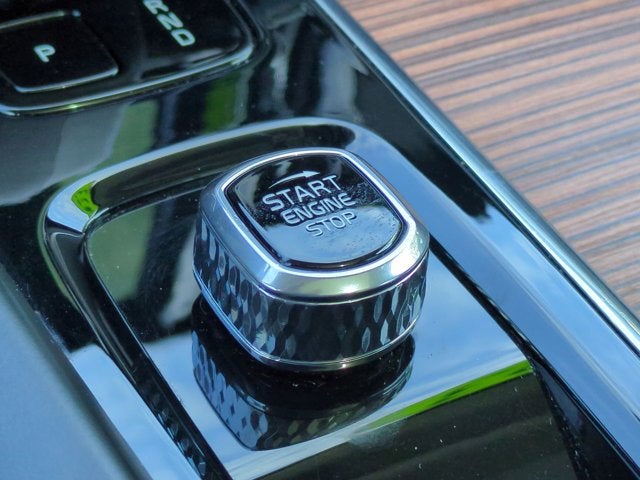 2023 Volvo XC60 Plus Bright Theme