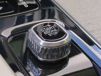 2023 Volvo XC60 Plus Dark Theme