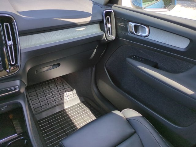 2023 Volvo XC40 Ultimate Bright Theme