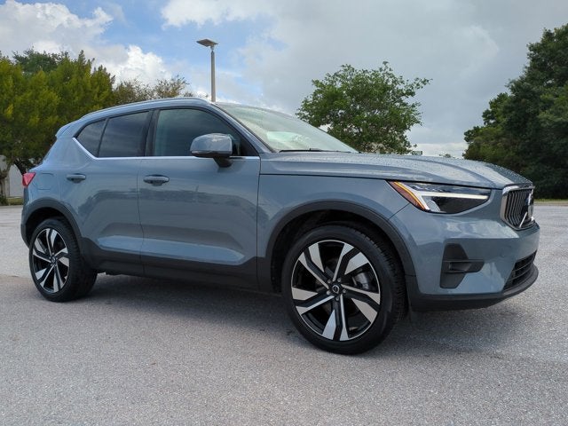 2023 Volvo XC40 Plus Bright Theme