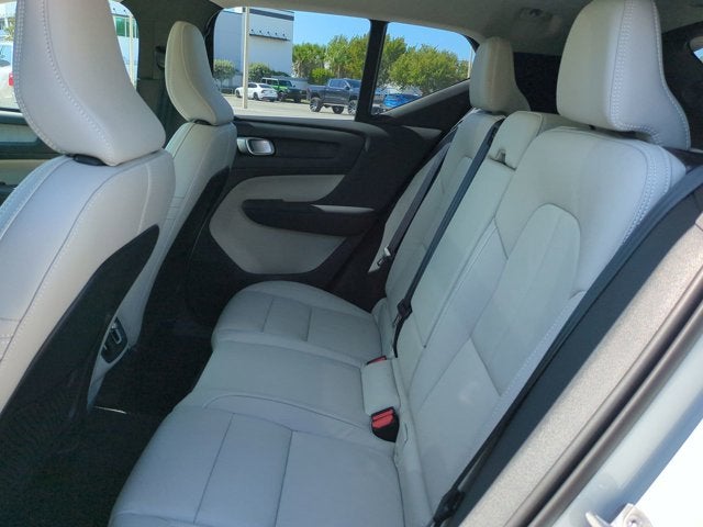 2024 Volvo XC40 Plus Bright Theme