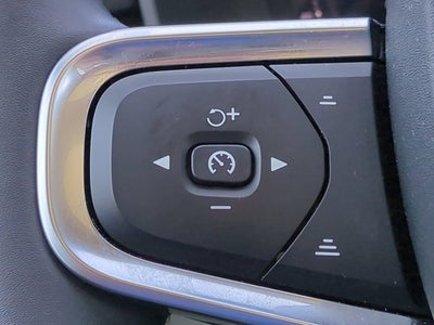 2024 Volvo XC40 Plus Bright Theme