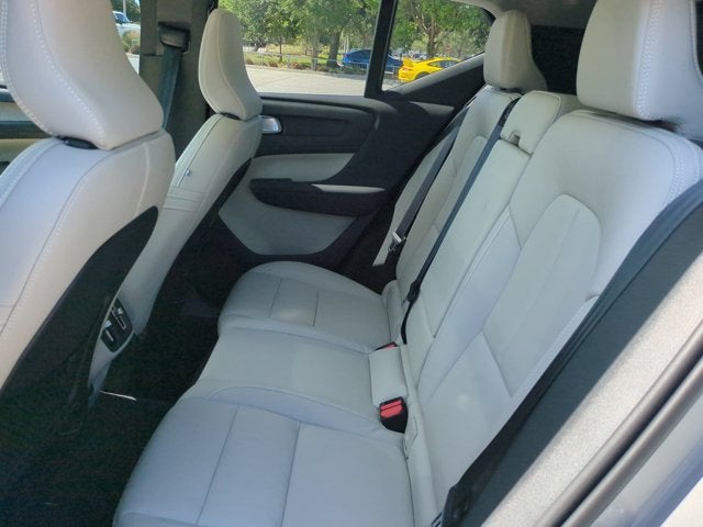 2023 Volvo XC40 Ultimate Bright Theme