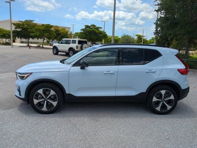 2024 Volvo XC40 Plus Dark Theme