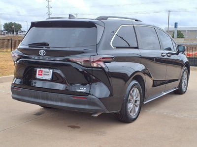 2024 Toyota Sienna XLE 8 Passenger