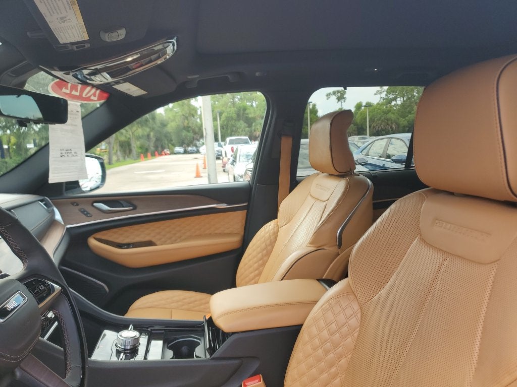 2022 Jeep Grand Cherokee Summit