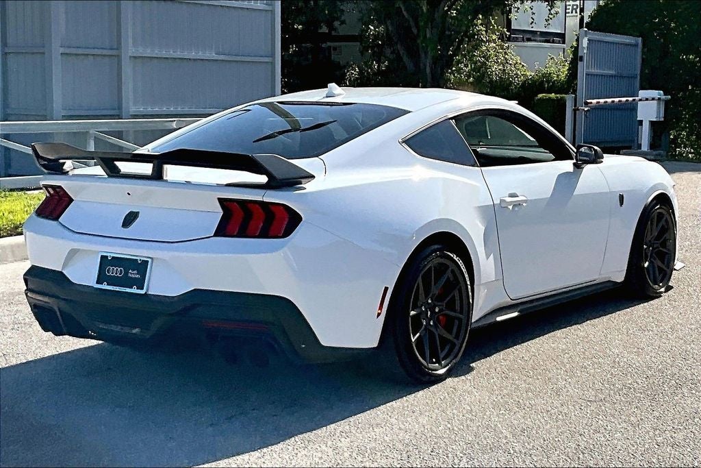 2025 Ford Mustang Dark Horse