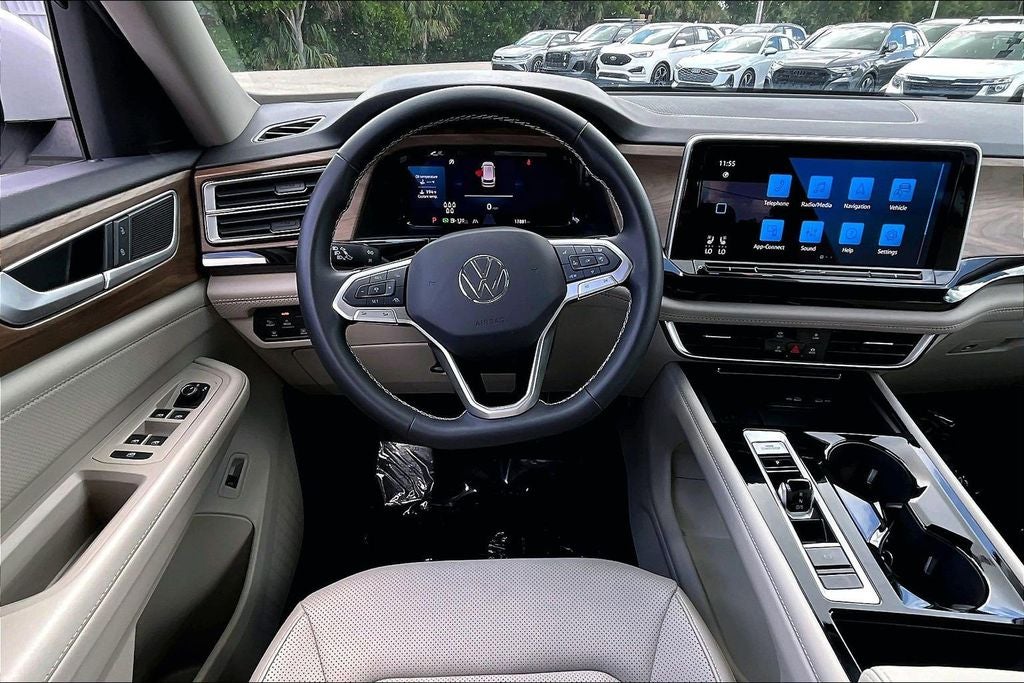 2025 Volkswagen Atlas 2.0T SE w/Technology