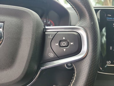2021 Volvo XC40 R-Design