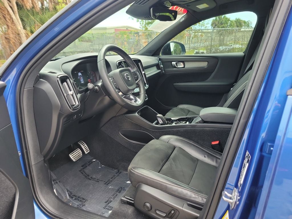 2021 Volvo XC40 R-Design