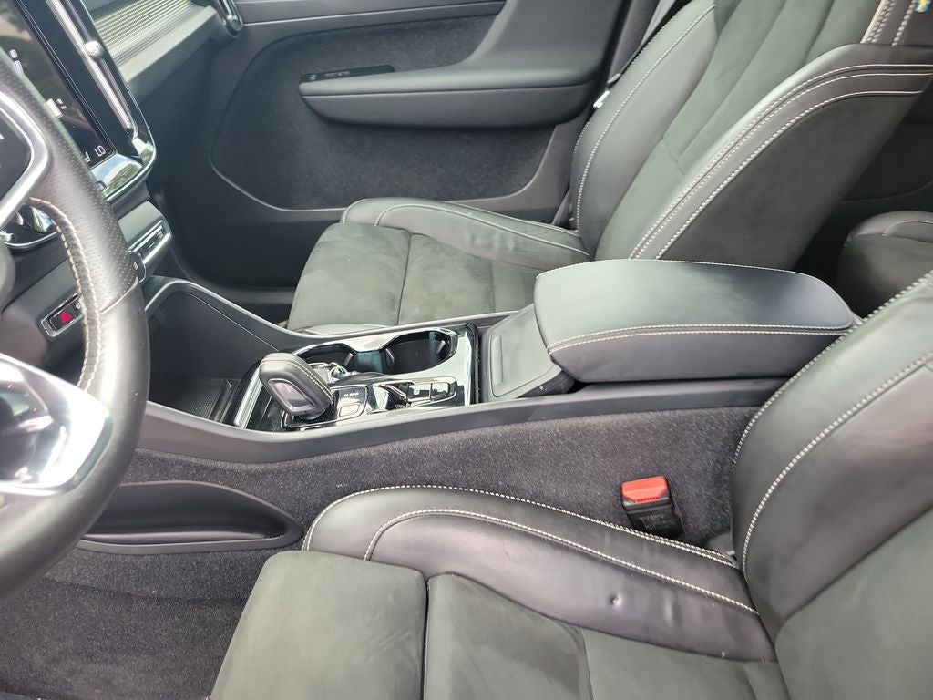 2021 Volvo XC40 R-Design