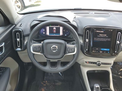 2025 Volvo XC40 B5 Ultra Bright Theme
