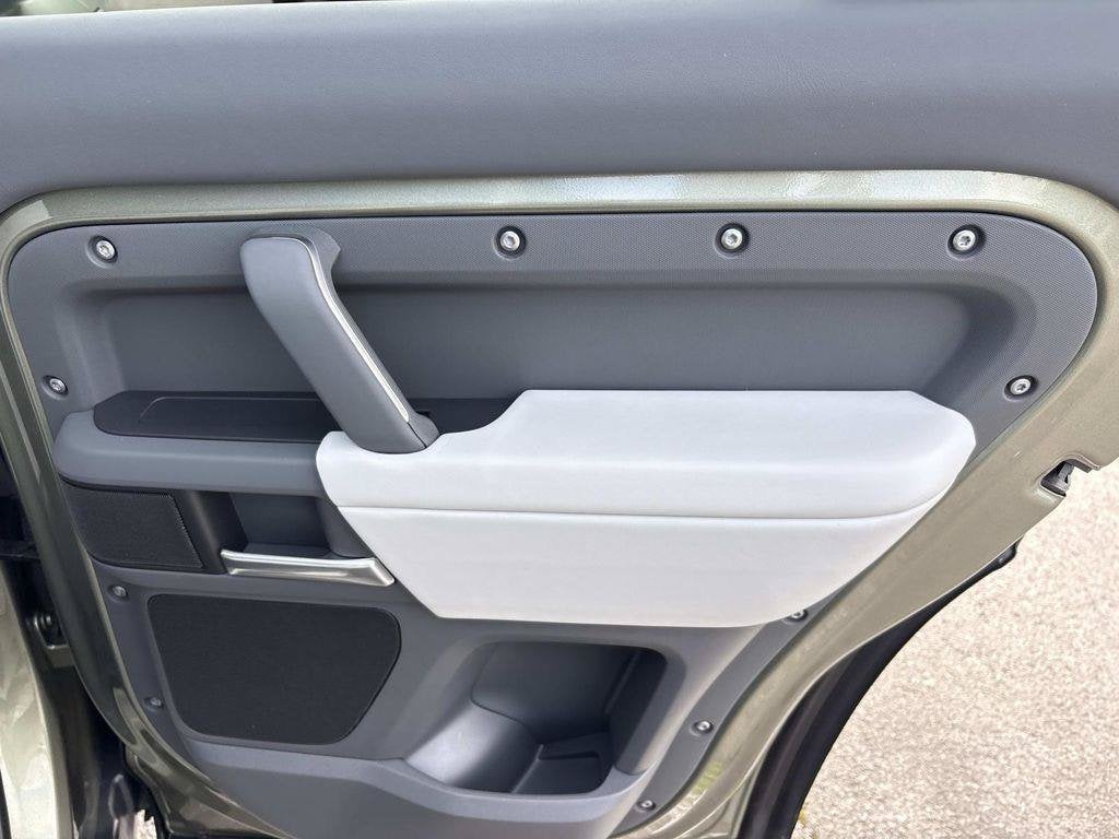 2025 Land Rover Defender X-Dynamic SE