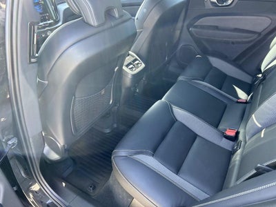 2022 Volvo XC60 R-Design