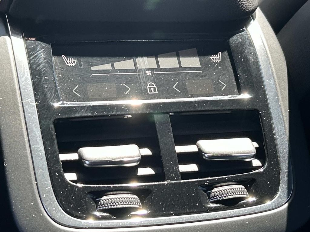 2022 Volvo XC60 R-Design