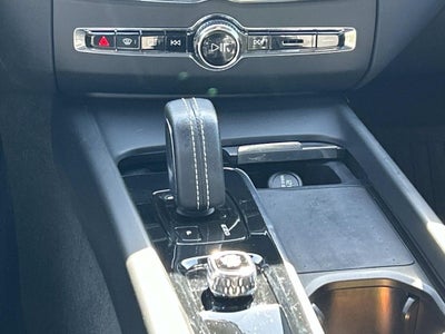 2022 Volvo XC60 R-Design