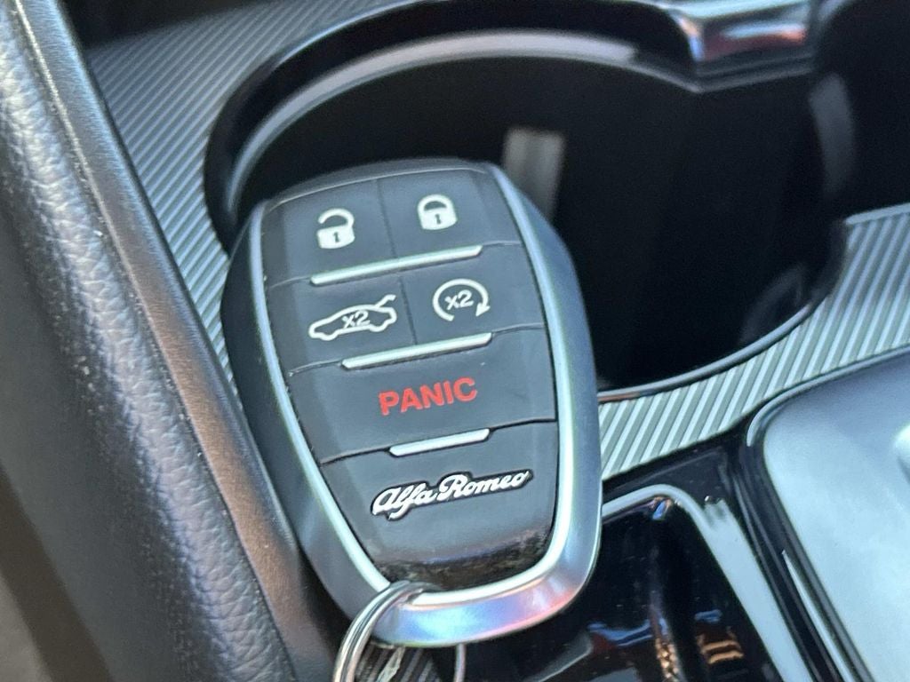 2022 Alfa Romeo Giulia Veloce